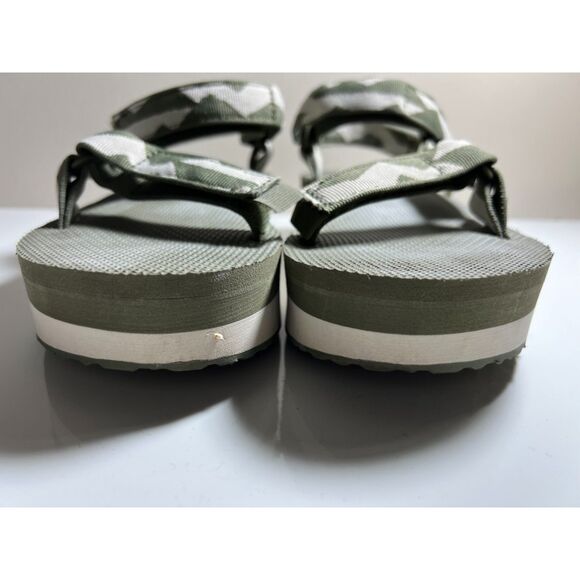 Teva Flatform Universal Sport sandal. Size 8 (W). - Picture 2 of 8